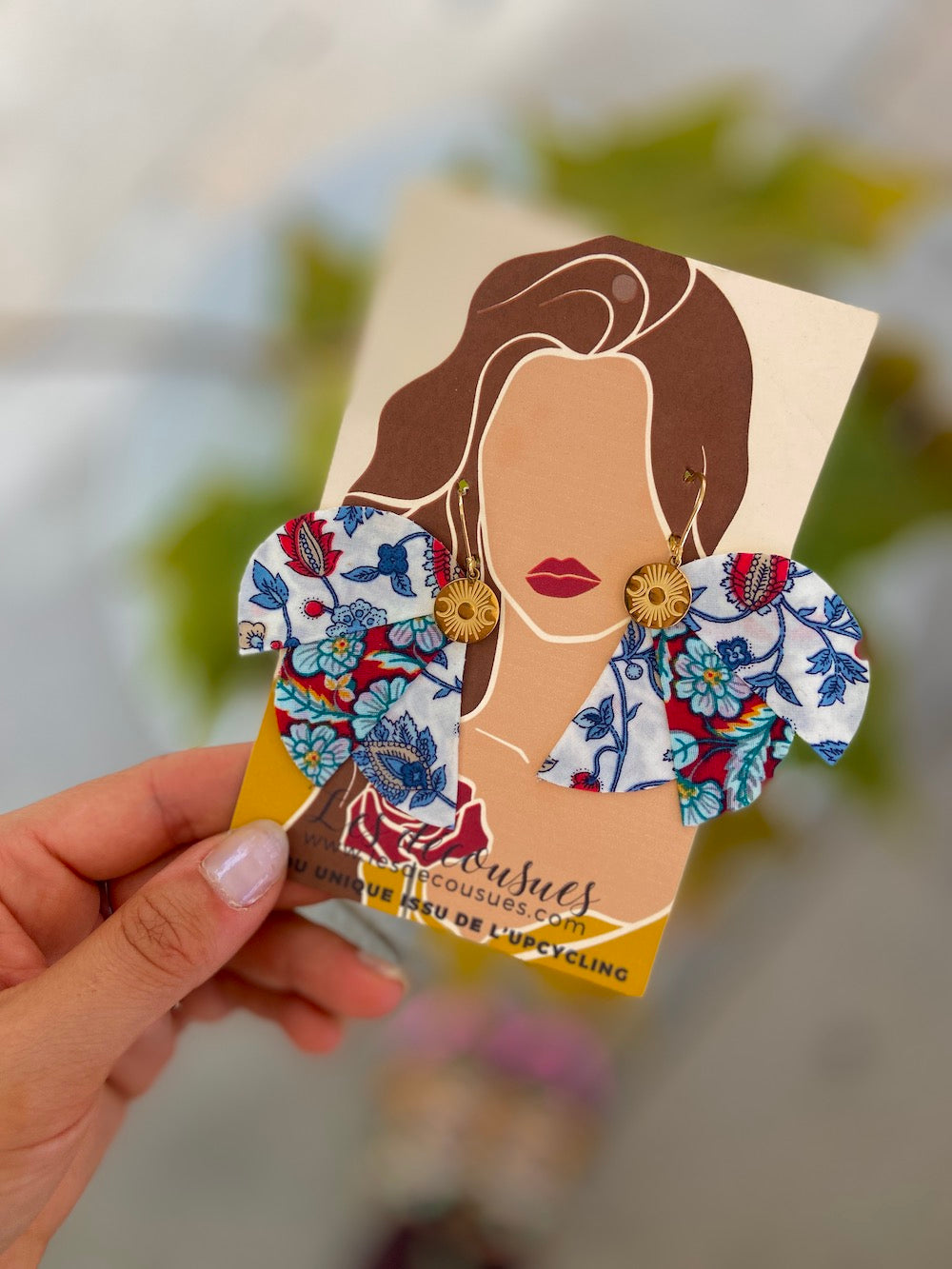 Boucles d'oreilles upcycling tissu revalorisé tons bleus et rouge