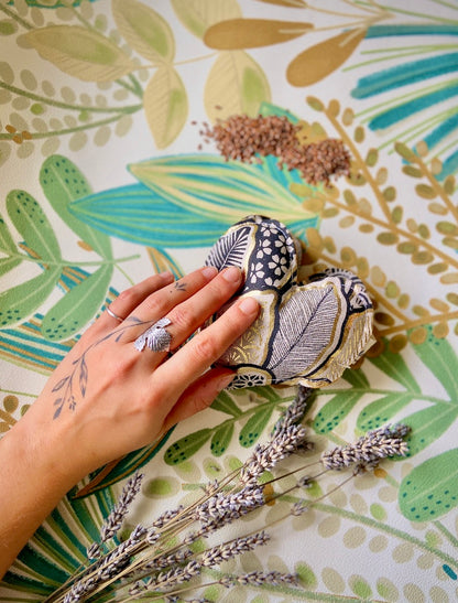 Paire de chaufferettes mains graines de lin forme coeur,  compresses chaud-froid
main handpoke tatoo