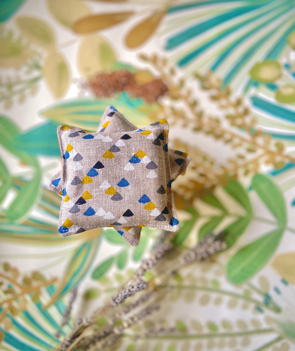 Paire de chaufferettes mains graines de lin forme carré,  compresses chaud-froid